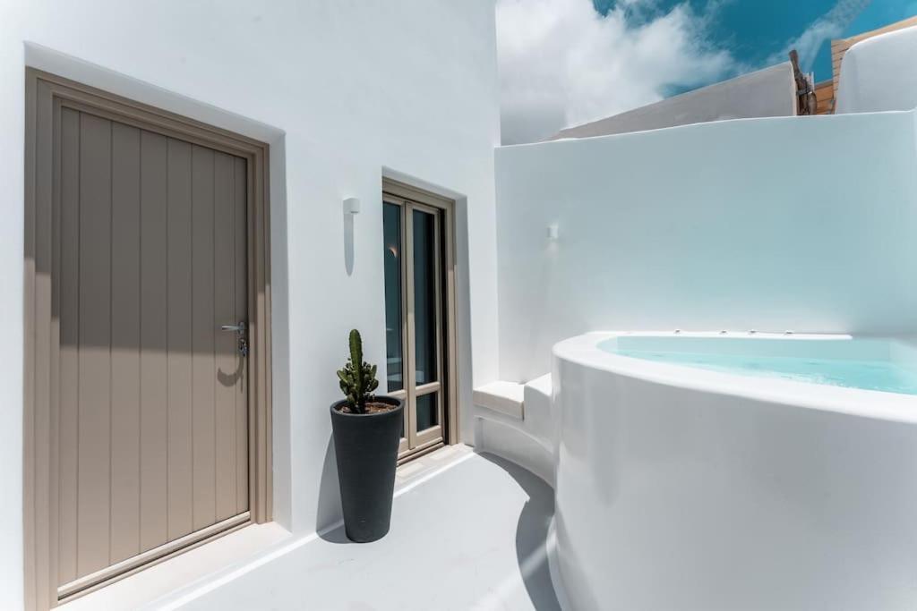 Akri Santorini With Heated Jacuzzi Villa Emporio  Exterior photo